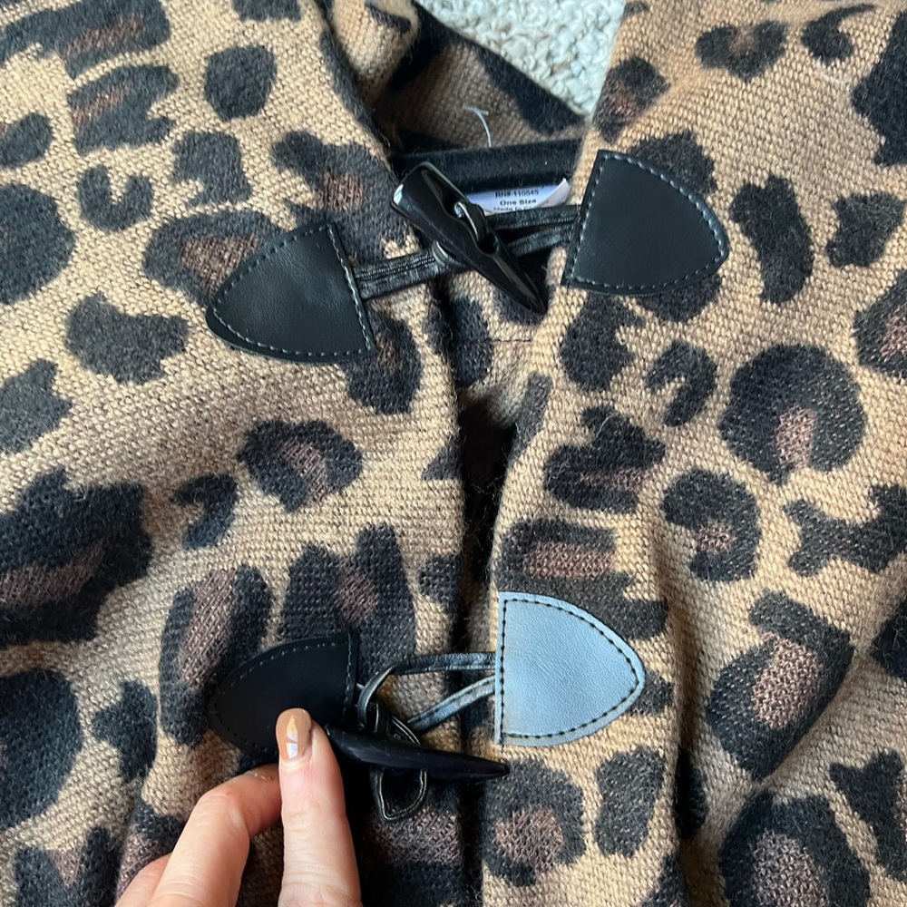 Leopard print shawl - Picture 3 of 4